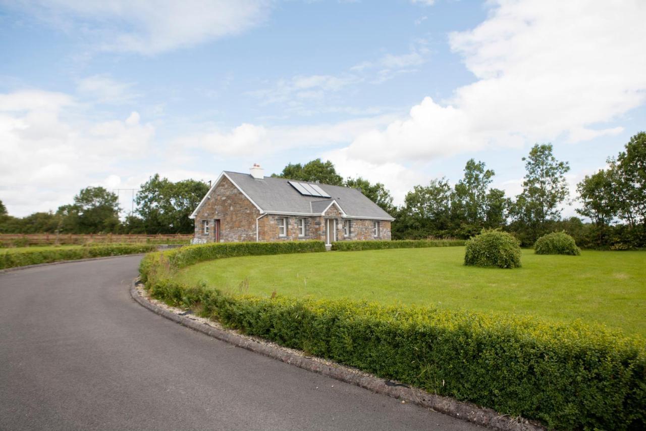 הוילה Inviting 4-Bed House In Strokestown מראה חיצוני תמונה